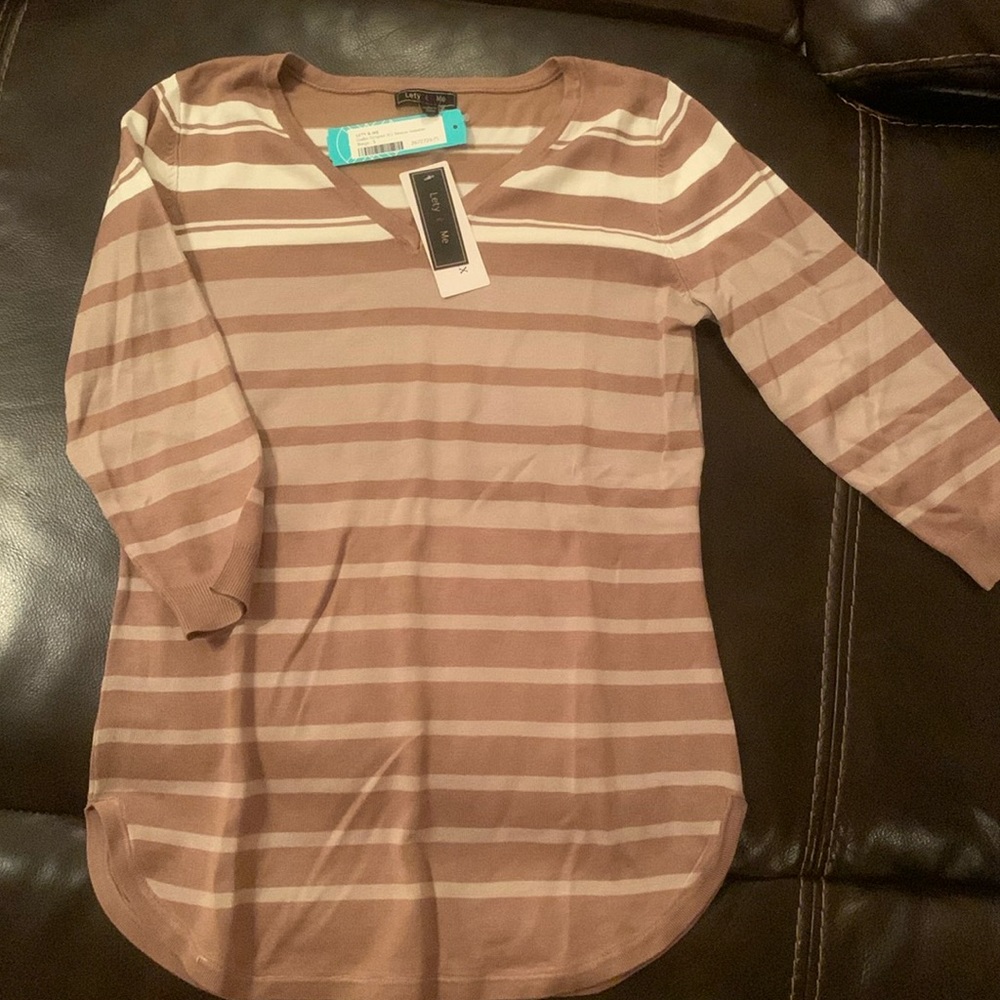 Lety & Me Lightweight V-Neck Sweater.  Stitch Fix. NWT.  Tan & White. Small.